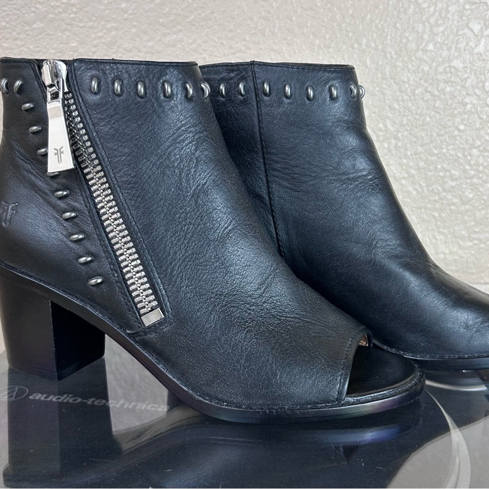 FRYE Brielle Rebel Zip peep-toe bootie Size 6.5M